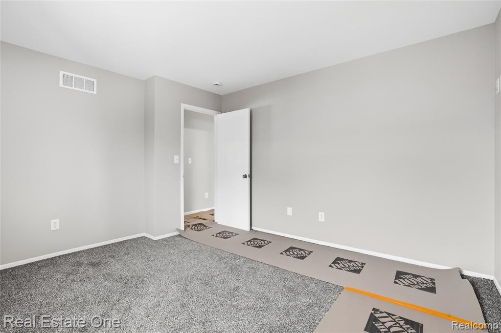 8422 Robindale Avenue, Dearborn Heights, MI 48127 — Photo 17