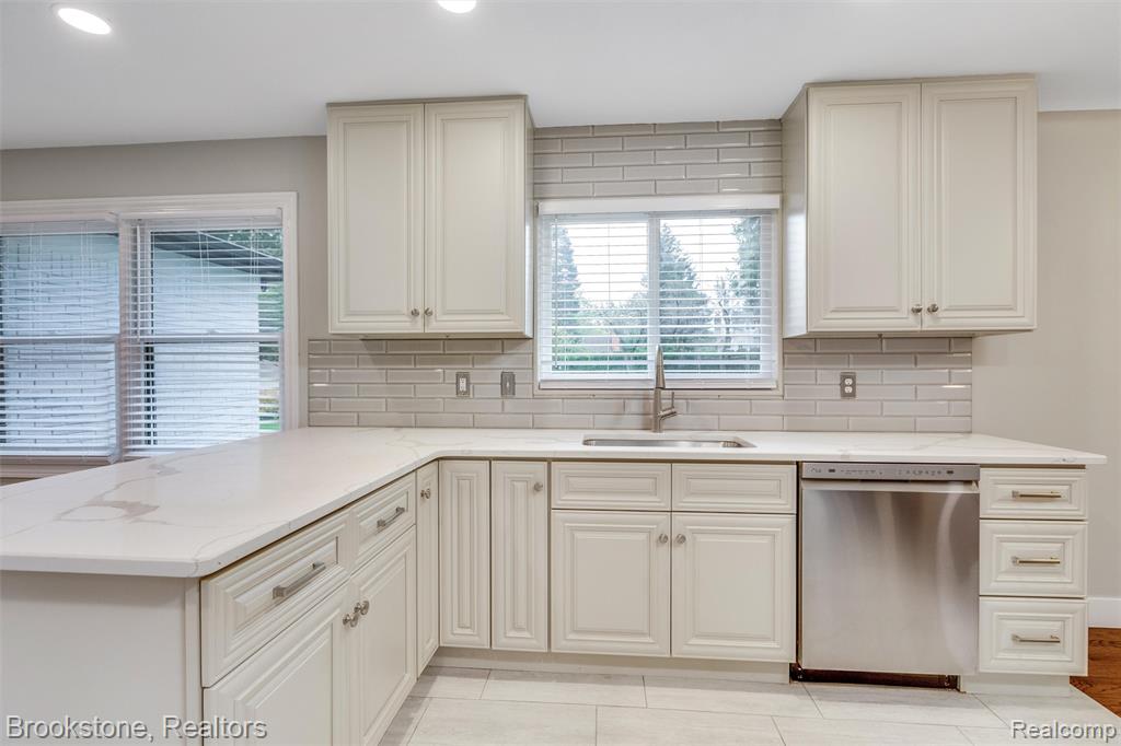 2784 Aldgate Drive, Bloomfield Hills, MI 48304 — Photo 9