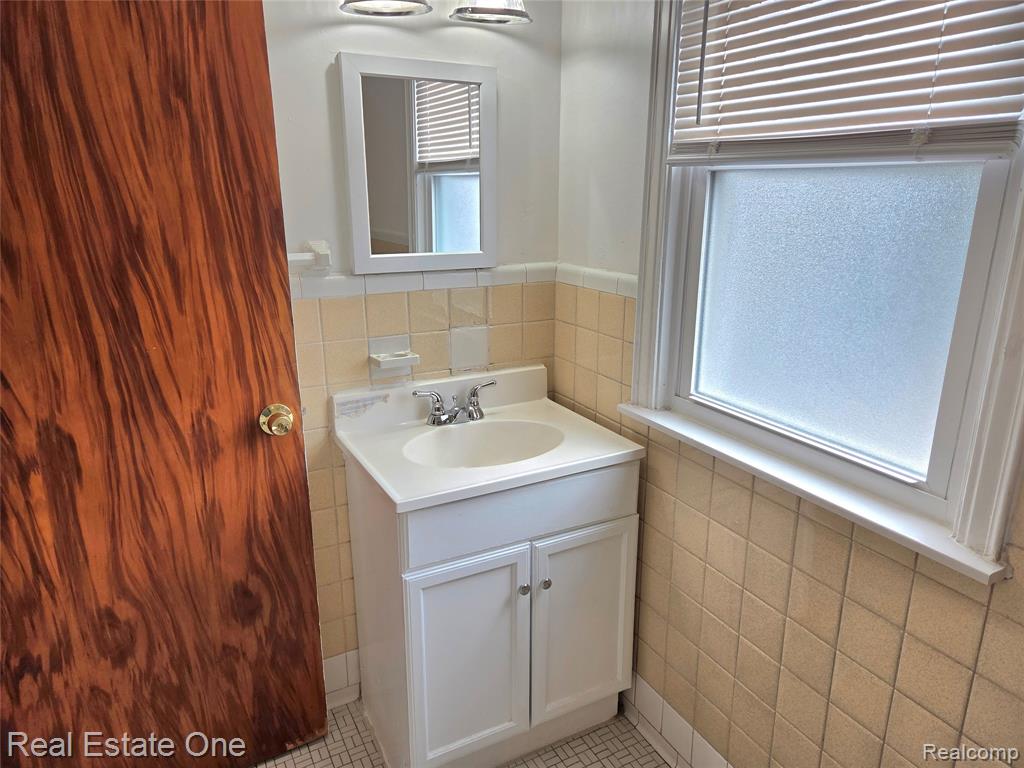 8042 Hartwell Street, Detroit, MI 48228 — Photo 33