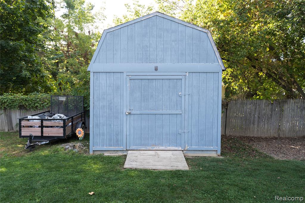 9115 Maplewood Drive, Clio, MI 48420 — Photo 34