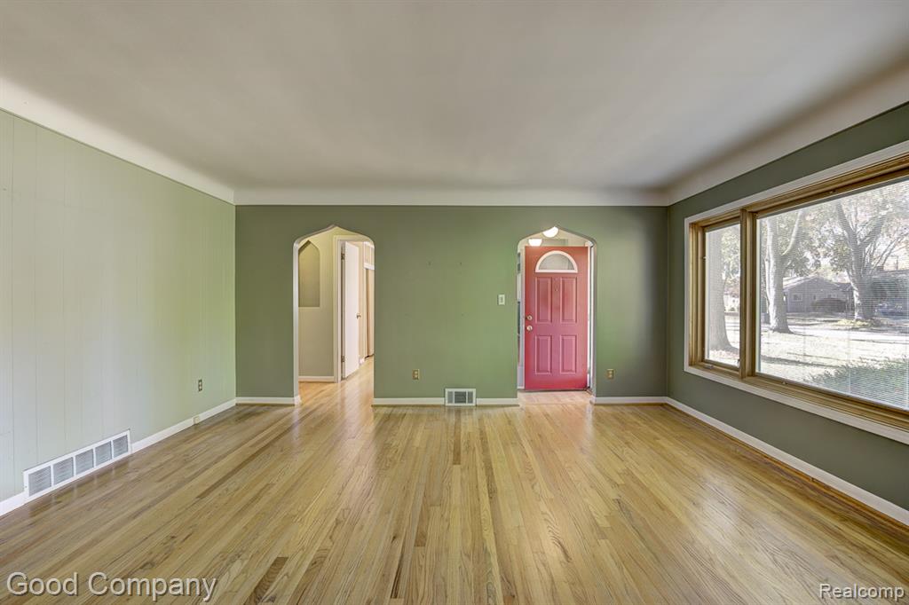 31160 E Rutland Street, Beverly Hills, MI 48025 — Photo 6