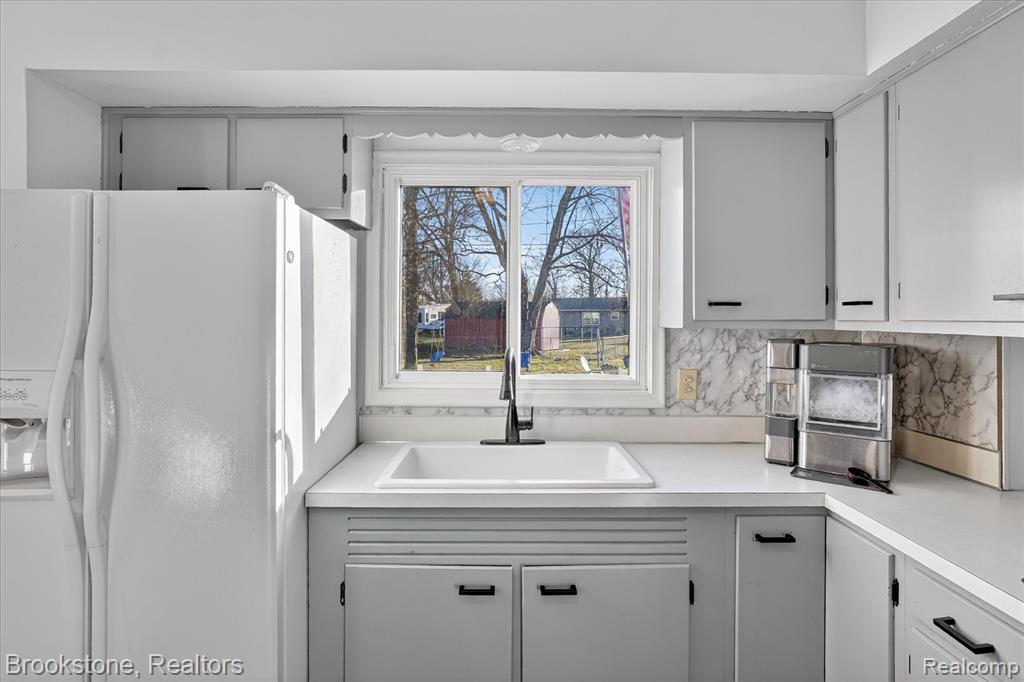 6227 McKenzie Drive, Flint, MI 48507 — Photo 20