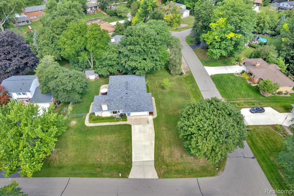 724 Lynndale Drive, Rochester Hills, MI 48309 — Photo 31