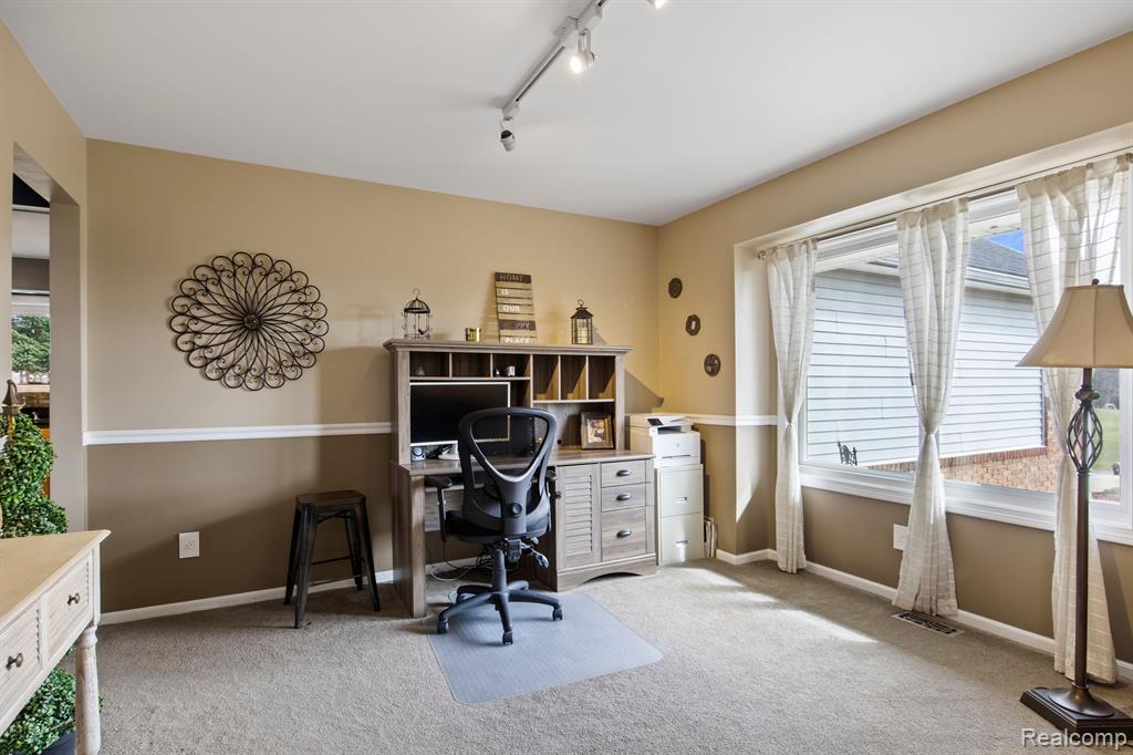 6330 STONEWOOD Drive, White Lake, MI 48383 — Photo 11