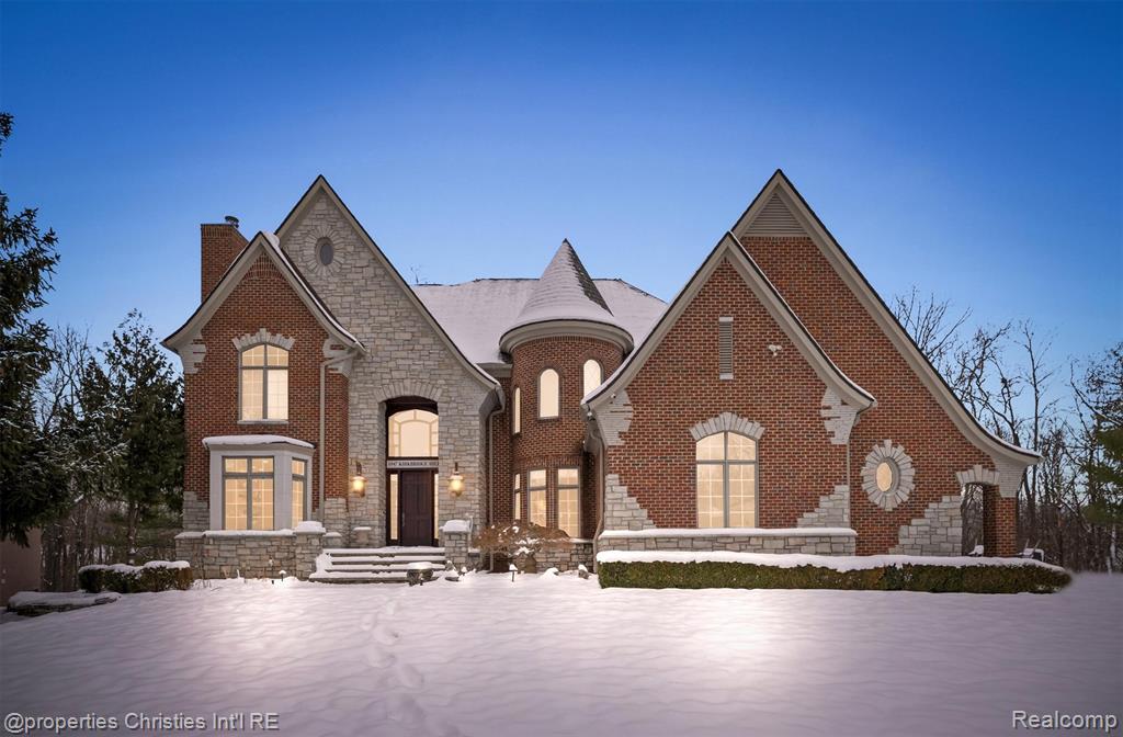 6947 Kirkbridge Hill, West Bloomfield, MI — front exterior