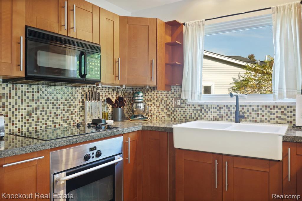 6157 Barker Circle, Waterford, MI 48329 — Photo 17
