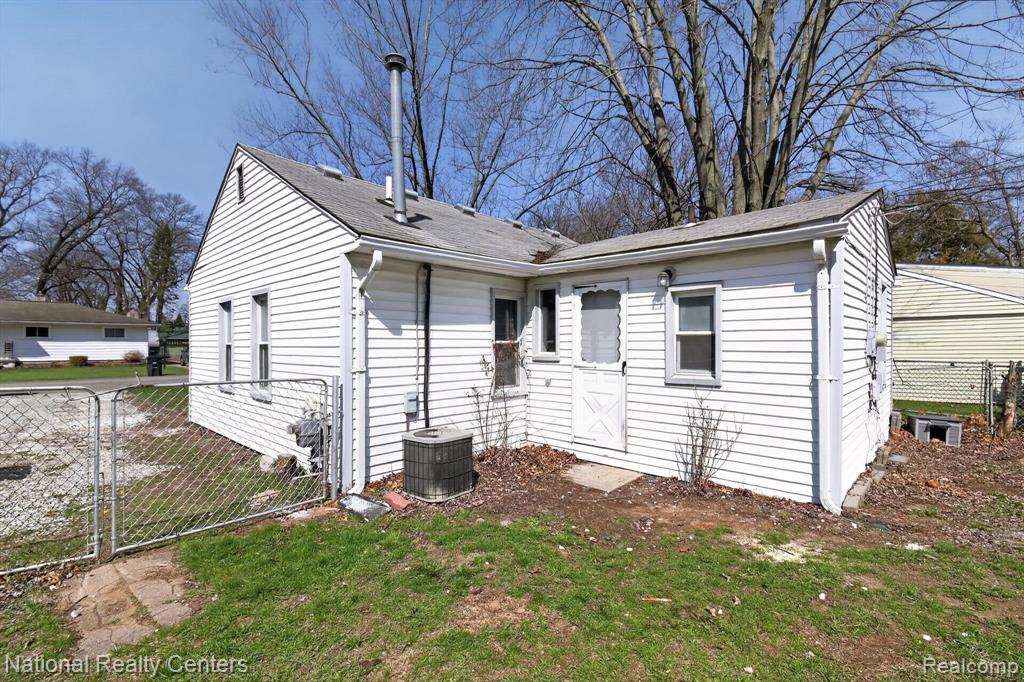 5864 N Harvey Street, Westland, MI — Photo 29