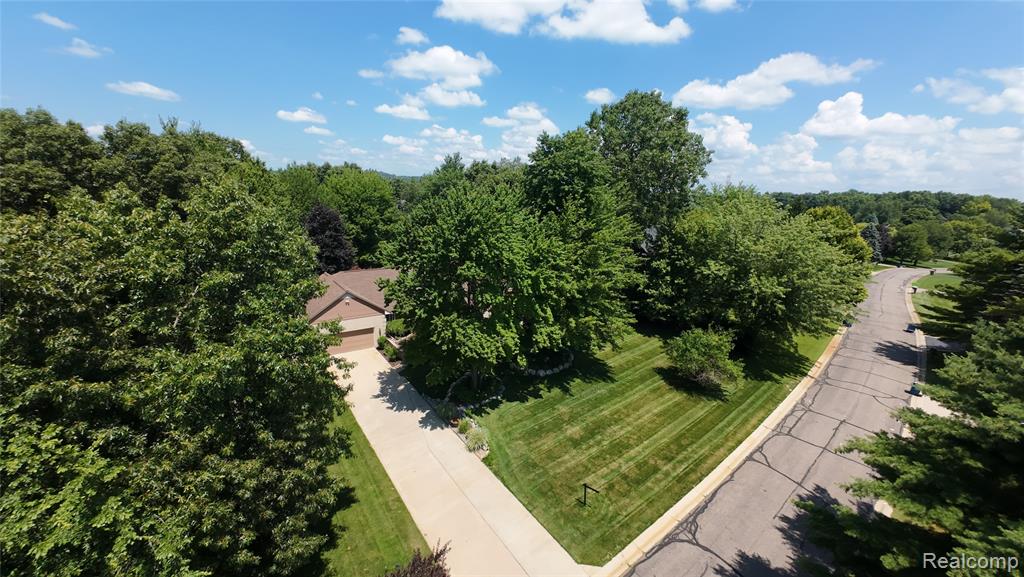 6093 Rosewood Parkway, White Lake, MI 48383 — front exterior