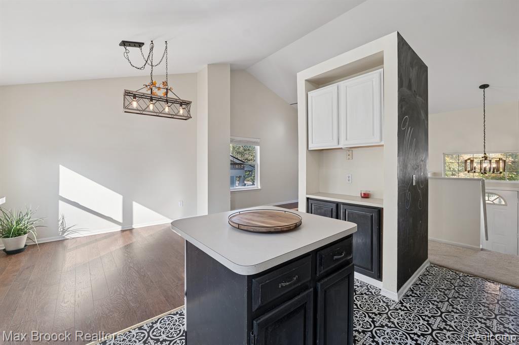 758 Huntclub Boulevard, Auburn Hills, MI 48326 — Photo 10
