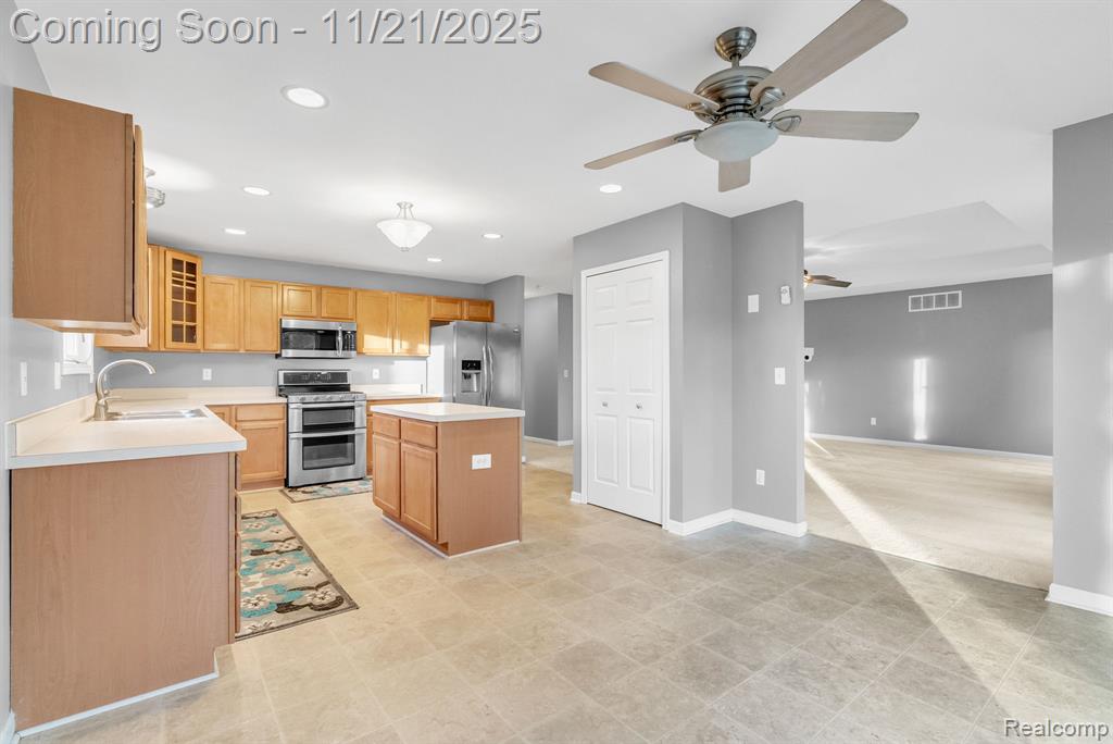 8224 Mary Ann Avenue, Shelby Twp, MI 48317 — Photo 10