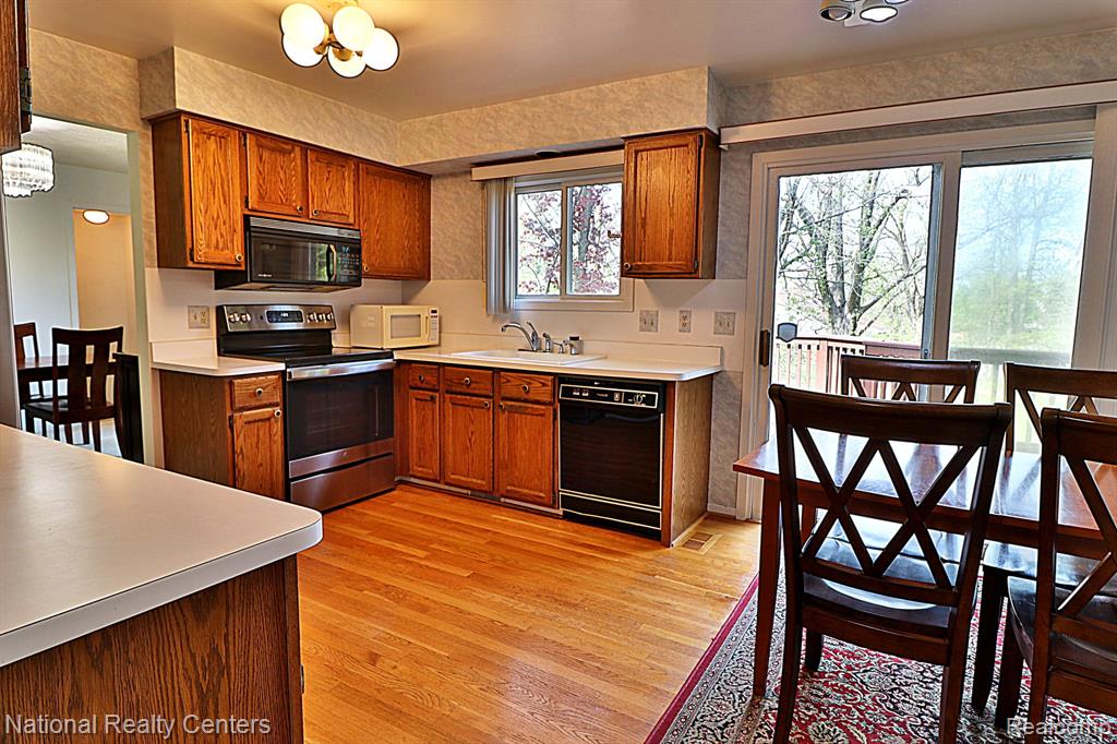 6400 PINECREST, West Bloomfield, MI — Photo 23