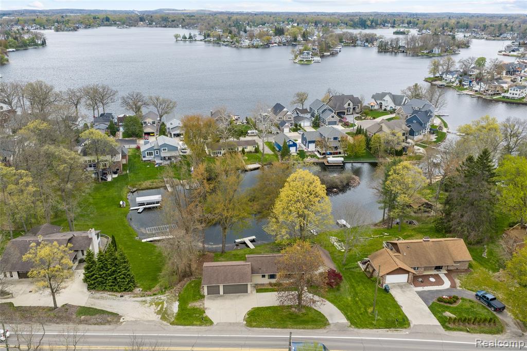 235 INDIANWOOD Road, Lake Orion, MI 48362 — Photo 31