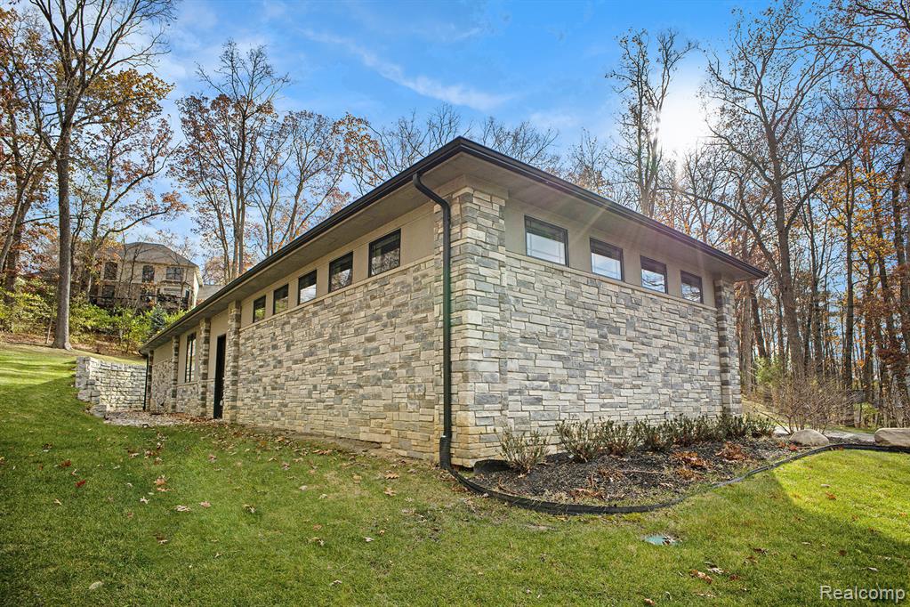 5888 Wyndam Lane, Brighton, MI 48116 — Photo 40