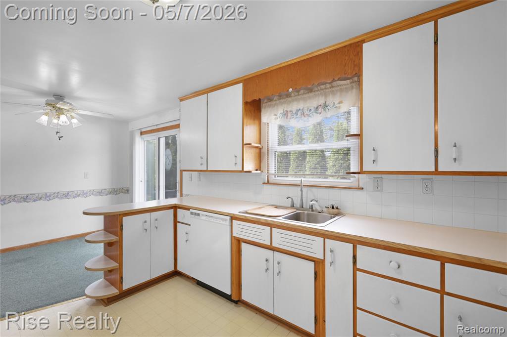 526 Dodson Court, Bay City, MI 48708 — Photo 10