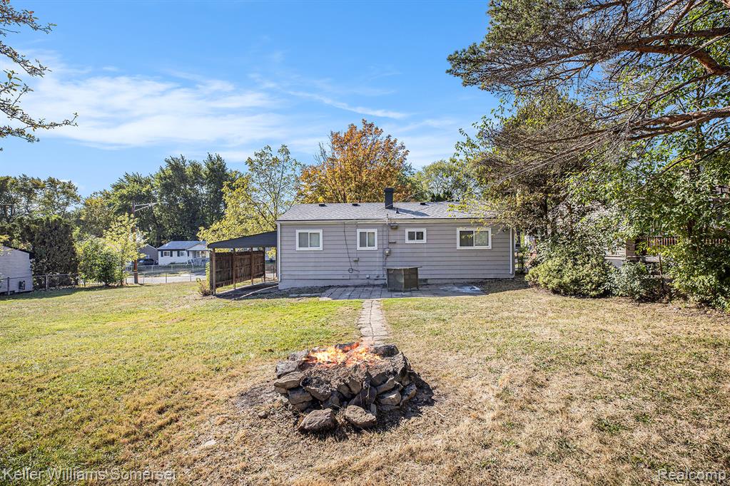 428 Jordon Road, Pontiac, MI 48342 — Photo 16