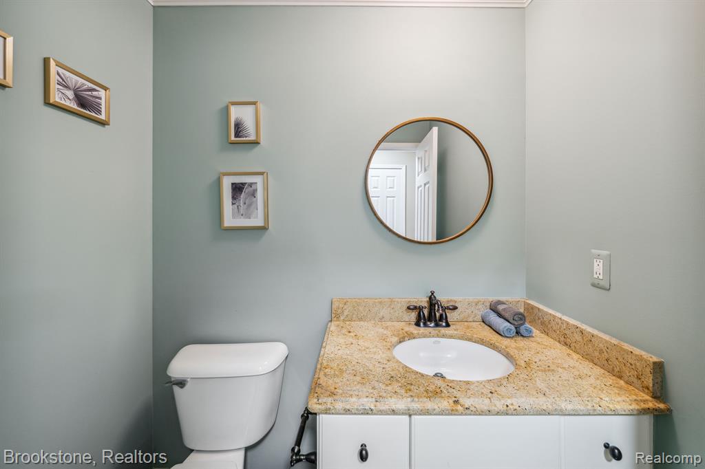 576 BLOOMER RIDGE Drive, Rochester, MI 48307 — Photo 18