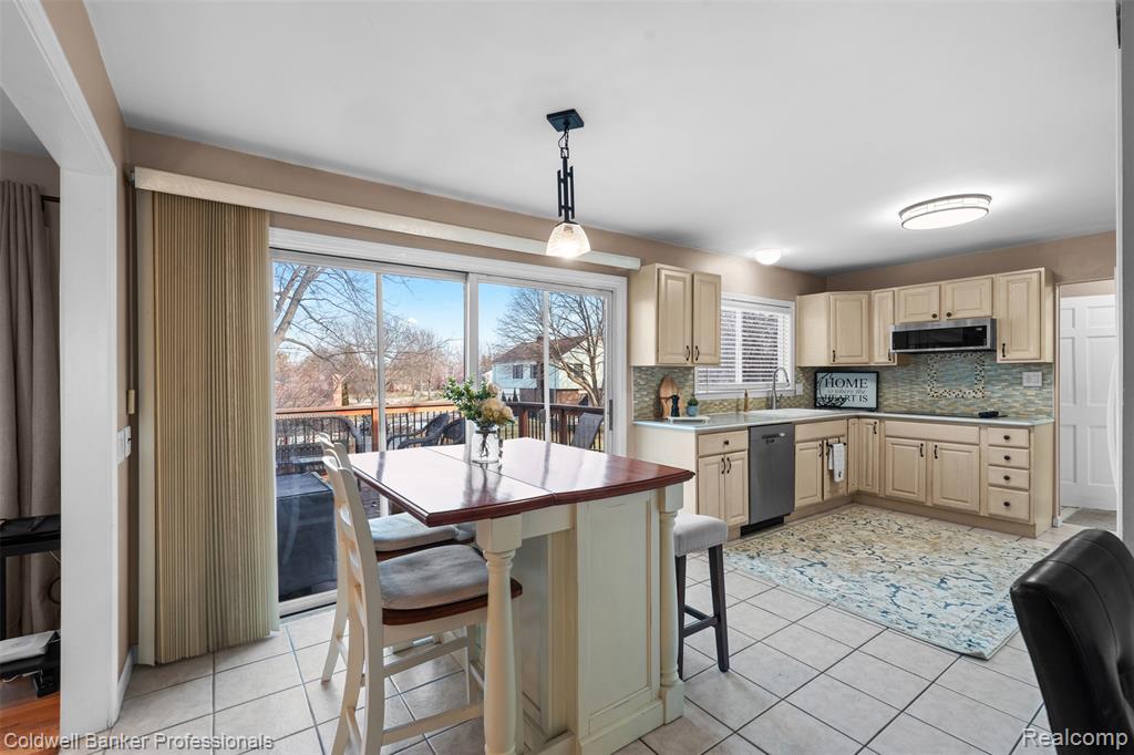 4347 Apple Valley Lane, West Bloomfield, MI 48323 — Photo 14