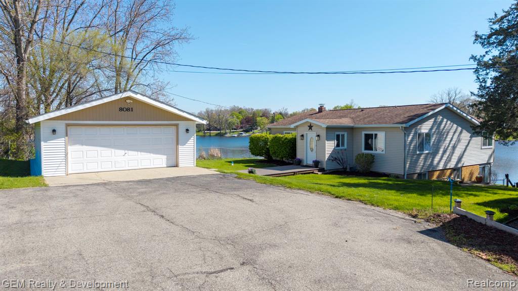 8081 Granada Avenue, Brighton, MI 48114 — Photo 3