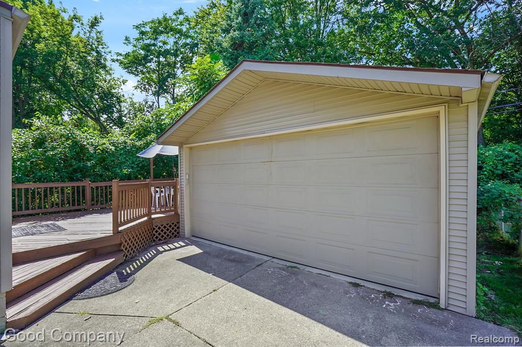 935 N MAPLE Avenue, Royal Oak, MI 48067 — Photo 22
