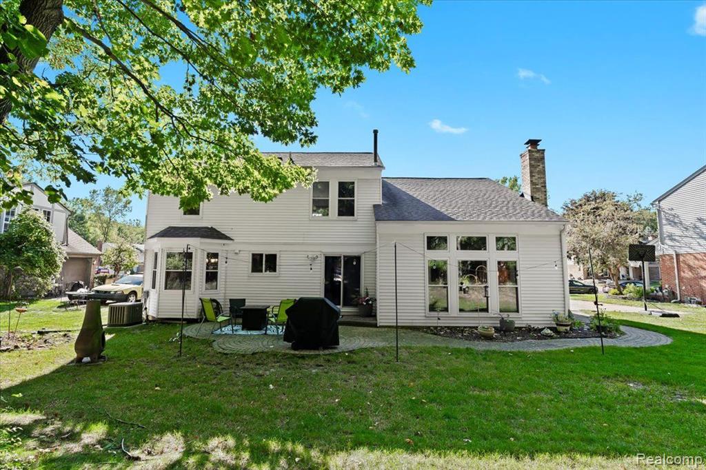 7050 Fox Chase Lane, Westland, MI — Photo 31