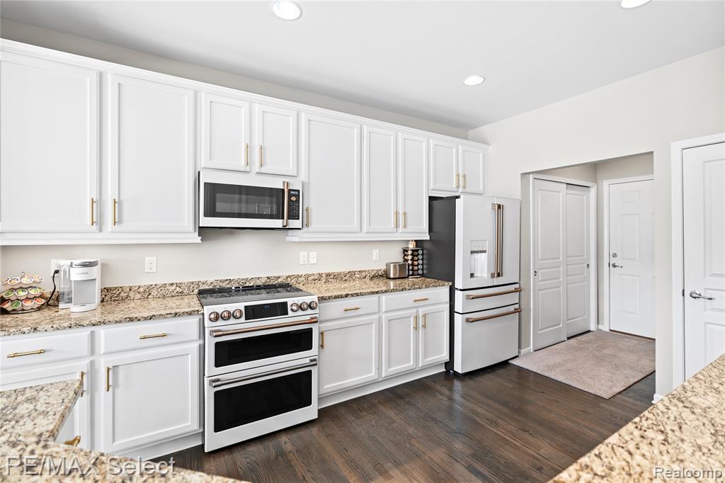 9059 Pine Valley Drive, Grand Blanc, MI 48439 — Photo 4