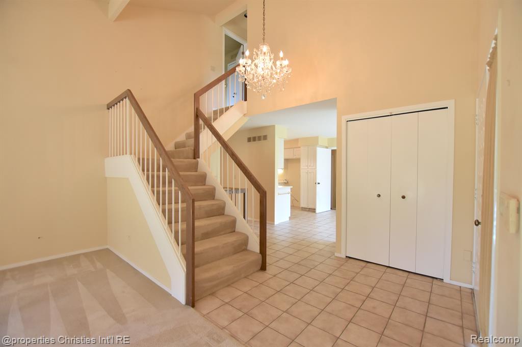 1752 S HILL Boulevard, Bloomfield Hills, MI 48304 — Photo 4