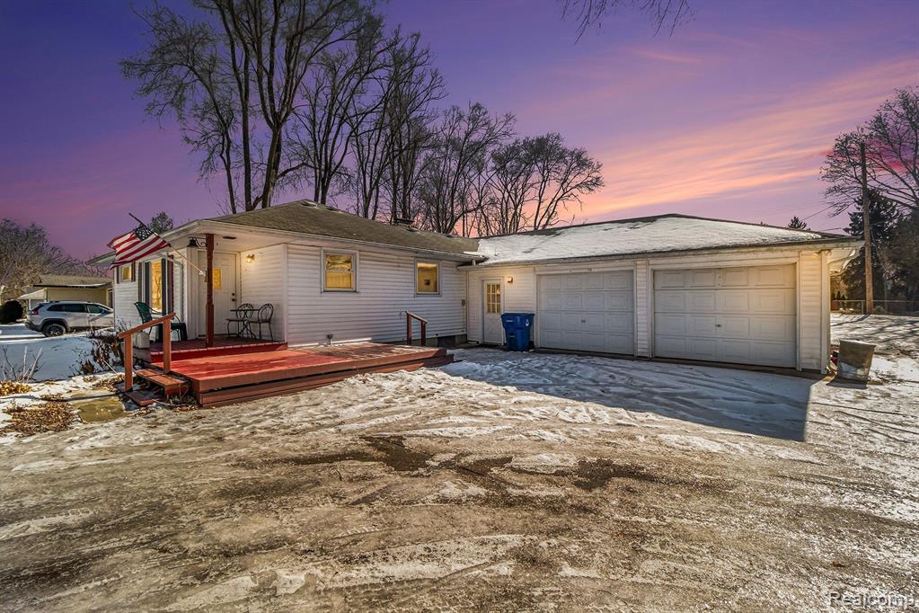 5865 ELDRIDGE Drive, Waterford, MI 48327 — Photo 16
