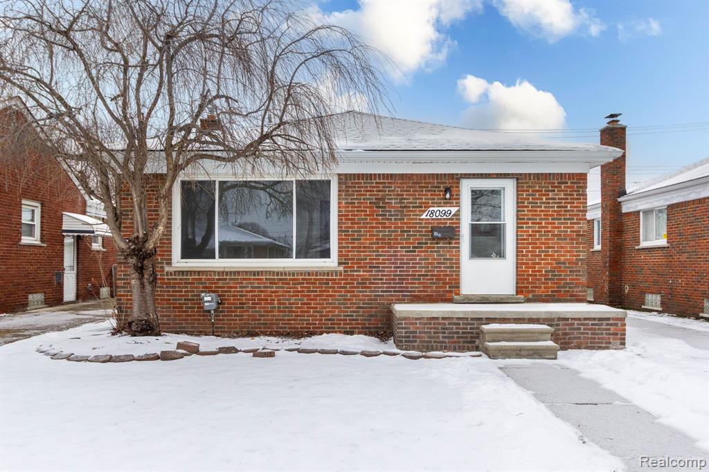18099 Oak Avenue, Eastpointe, MI 48021 — front exterior