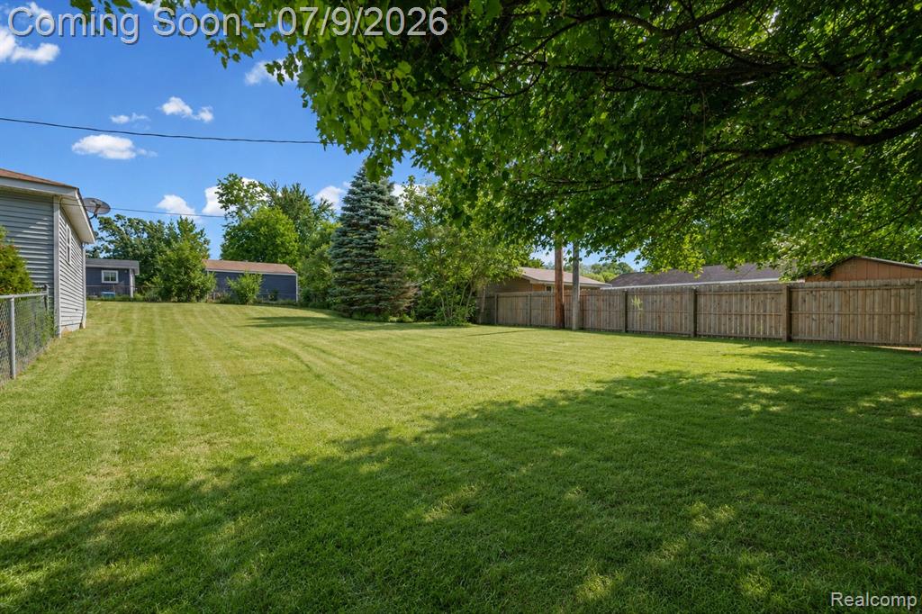 4694 Lakeborn Drive, White Lake, MI 48383 — Photo 4