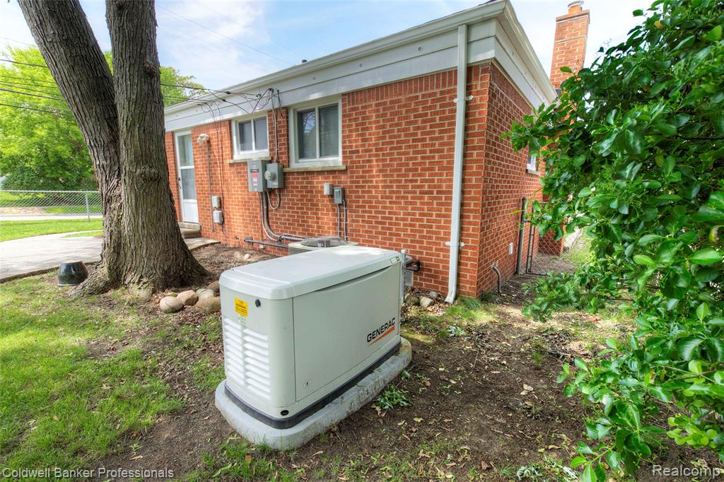 702 Woodlawn Avenue, Royal Oak, MI 48073 — Photo 39
