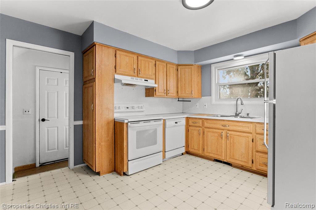 615 W 13 Mile Road, Royal Oak, MI 48073 — Photo 10