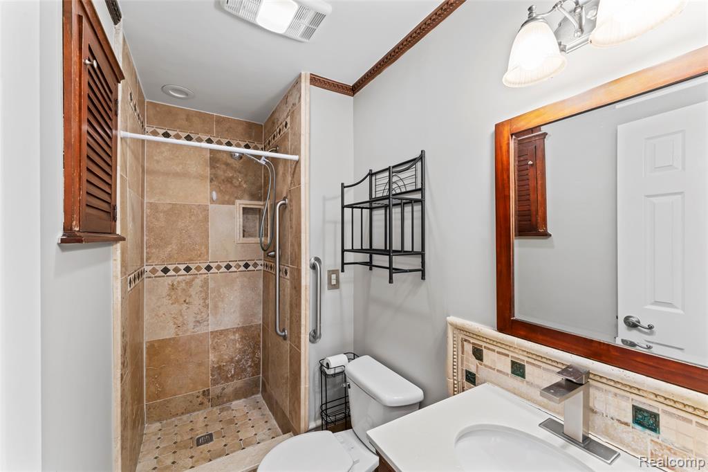 4822 Peachtree Drive, Sterling Heights, MI 48310 — Photo 35
