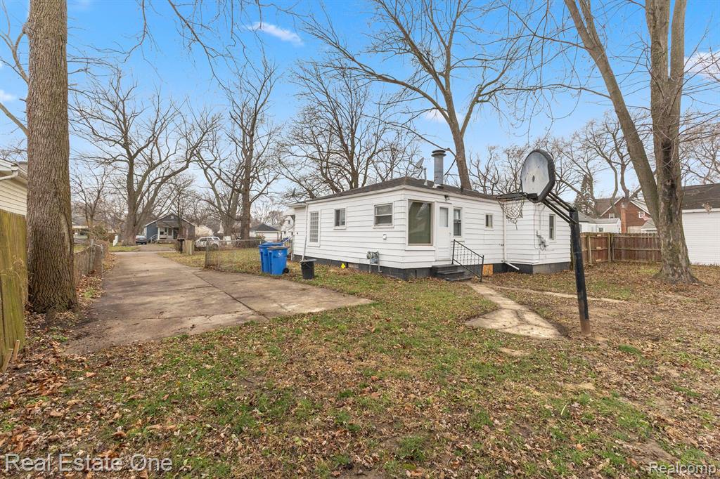 5121 CROISSANT Street, Dearborn Heights, MI 48125 — Photo 36