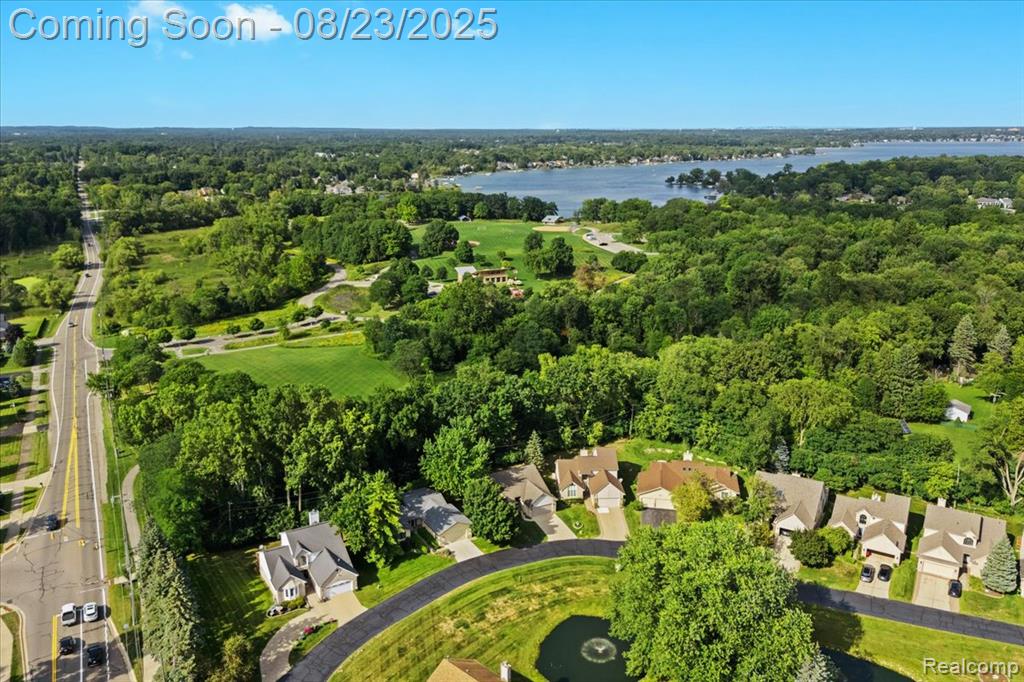 5770 Point Of The Woods Drive, West Bloomfield, MI 48324 — Photo 31