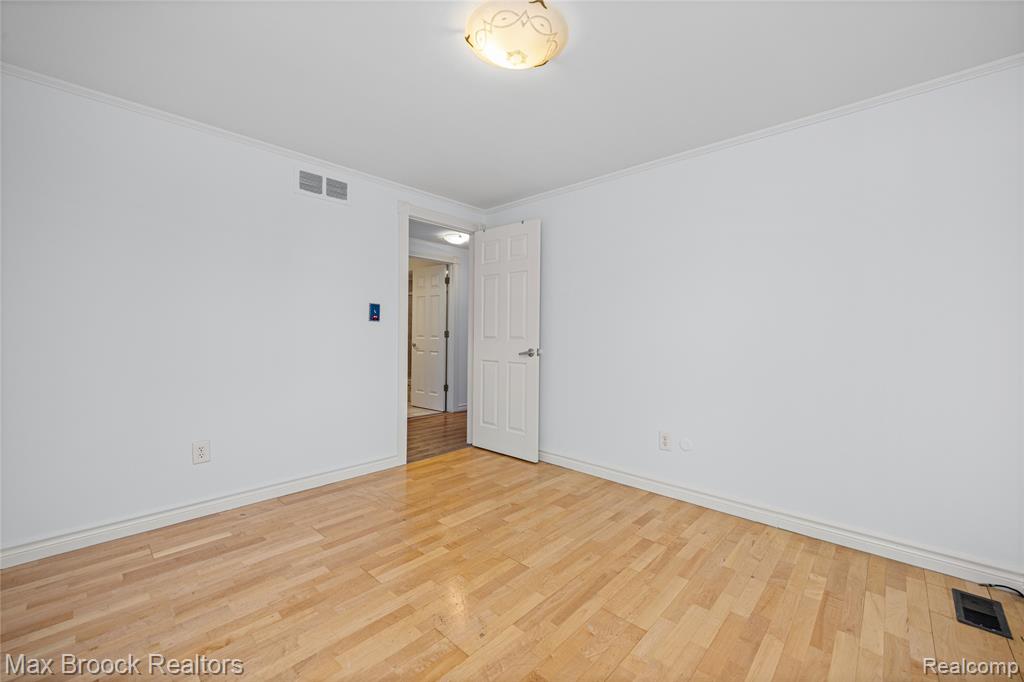 6240 Wynford Drive, West Bloomfield, MI — Photo 37