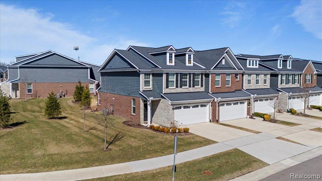 43646 CHANCELLOR Lane, Novi, MI — Photo 2