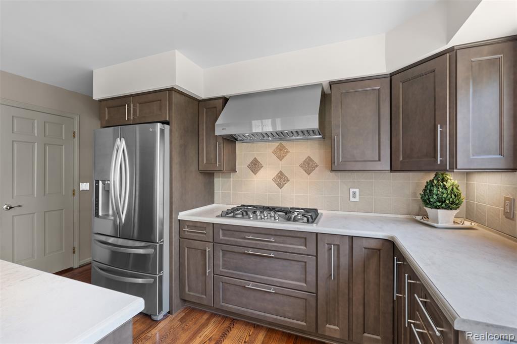 561 Valley Drive, Milford, MI 48381 — Photo 16