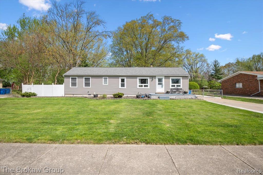 4145 HILLCREST Drive, Warren, MI 48092 — Photo 2