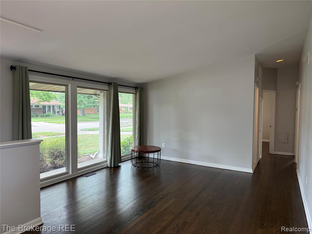 9248 Idaho Street, Livonia, MI 48150 — Photo 8