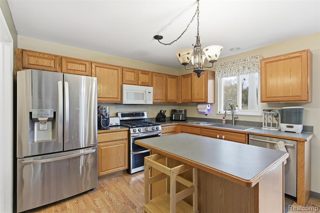 7846 Fawn Court, Waterford, MI 48327 — Photo 10