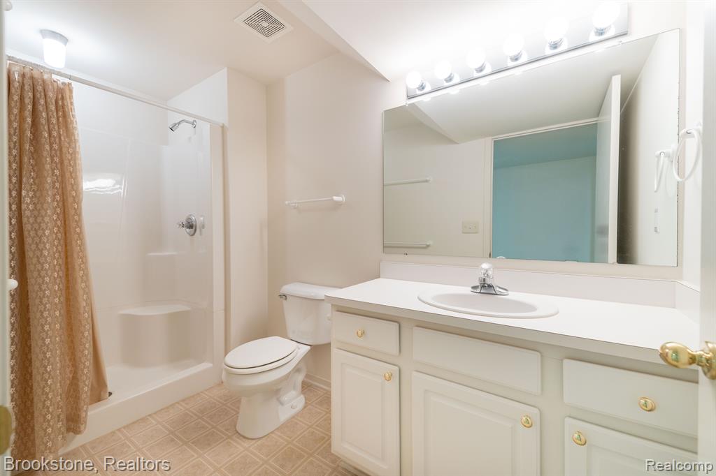 265 SHORE BROOK Lane, Walled Lake, MI 48390 — Photo 28
