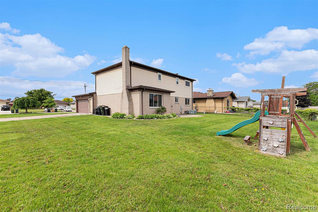 4325 Fox Hill Drive, Sterling Heights, MI 48310 — Photo 23