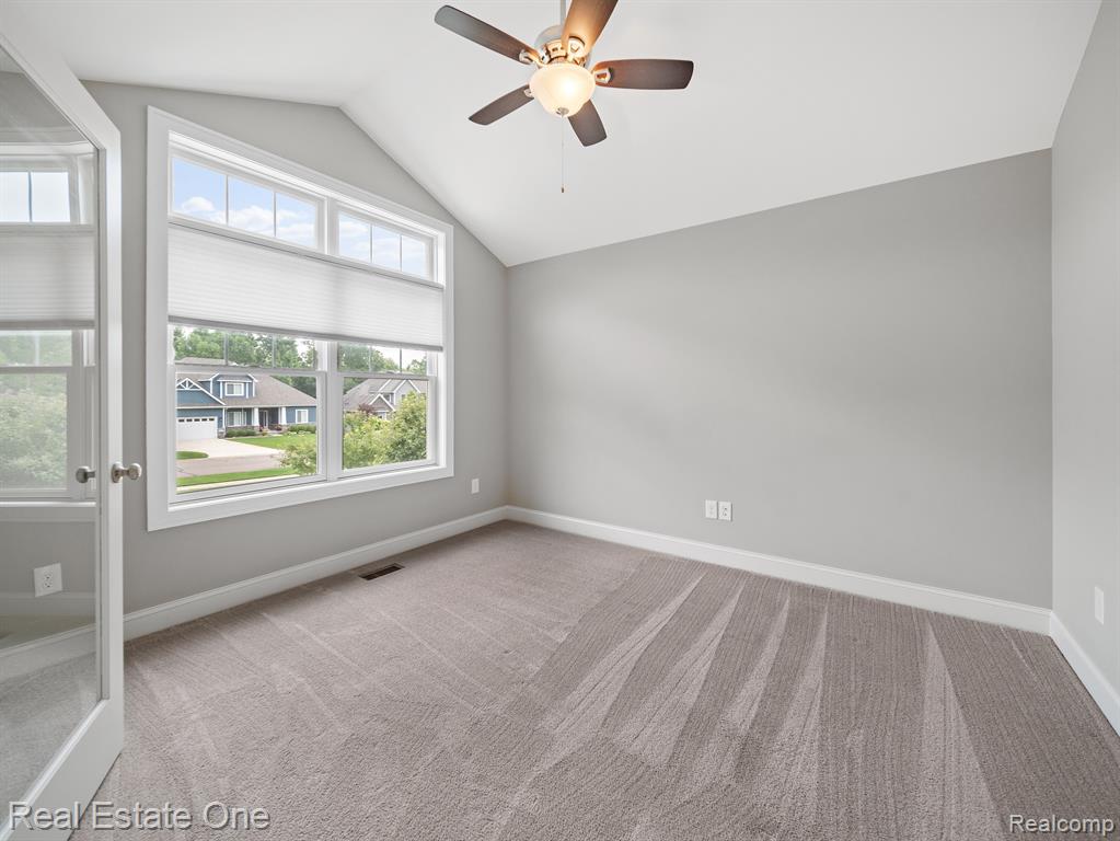 9687 SHELTERING OAKS Drive, Brighton, MI 48114 — Photo 5