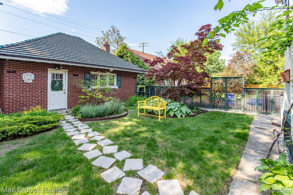736 CHICAGO Boulevard, Detroit, MI 48202 — Photo 84
