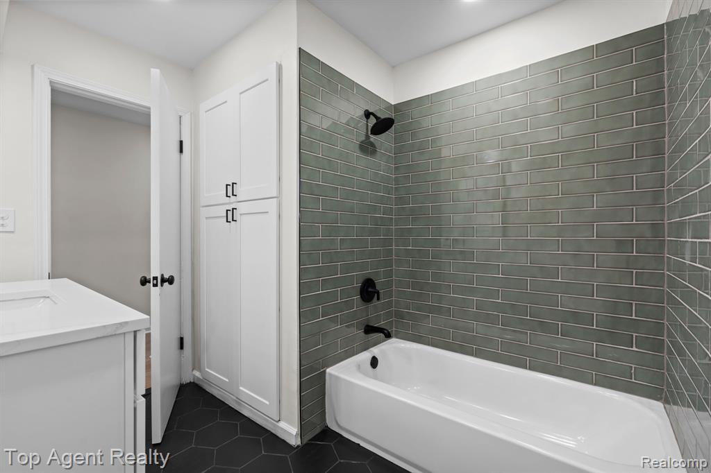 19771 Old Homestead Drive, Harper Woods, MI 48225 — Photo 21