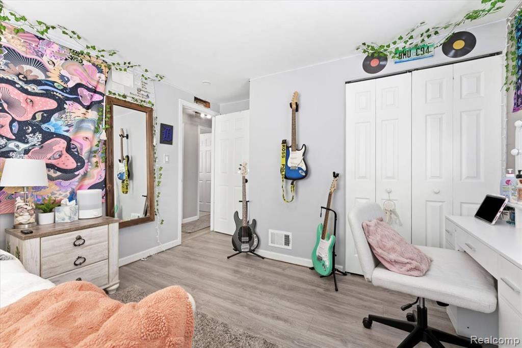 31664 Sweetbriar Drive, Rockwood, MI — Photo 12