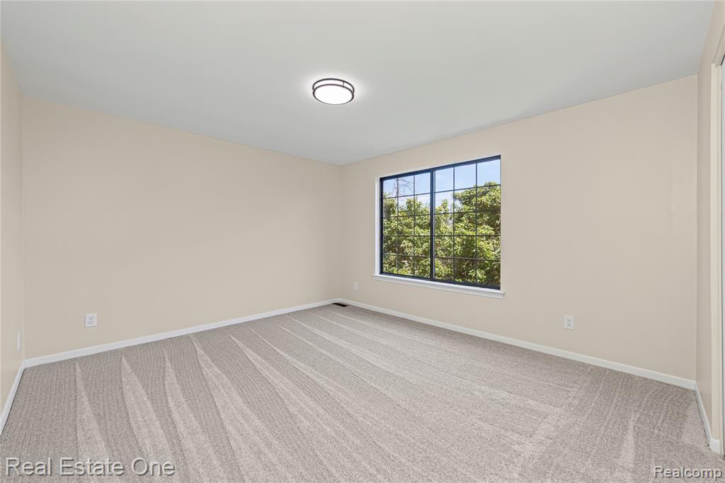 6027 Pebble Lane Court, West Bloomfield, MI — Photo 40