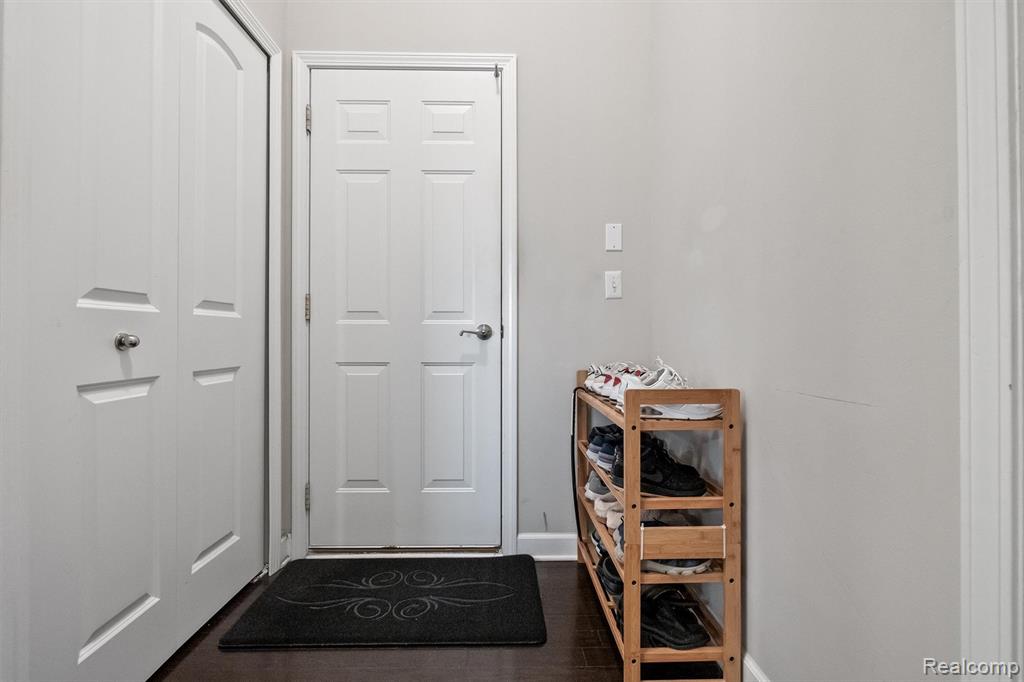 4882 E Stonegate Circle, Lake Orion, MI — Photo 38
