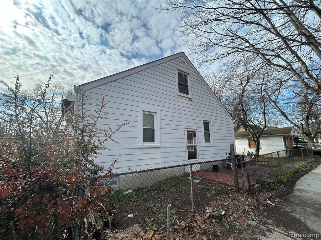 16910 Pembroke Avenue, Detroit, MI 48235 — Photo 40