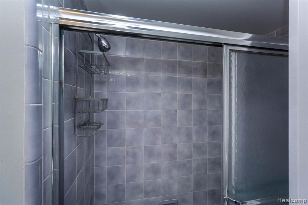 6580 Ridgefield Circle, 202, West Bloomfield, MI — Photo 21